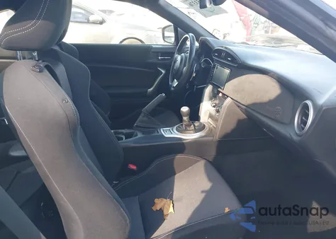 2019 Toyota 86 z USA, uszkodzony, nr VIN JF1ZNAA1XK8702312